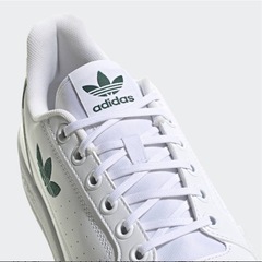 adidas ホワイト/グリーン スニーカー　27cmの画像