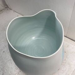 メーカー不明 陶器花器 波型デザイン 青磁風 大型サイズ 高さ約30cm 直径約36cm　＃45の画像