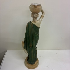 女性像の装飾オブジェ（花器／壺持ちタイプ）の画像