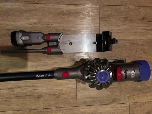 ダイソン掃除機V7 (ちゃみ) 公園東口の生活家電《掃除機》の中古