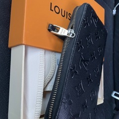 財布 箱付きの画像