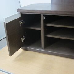 テレビ台　コーナー対応　人気のDBR　バックボード付　アルミ支柱　棚板高さ調整　　長期展示品の画像