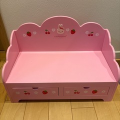 おもちゃのベビーベッドの画像