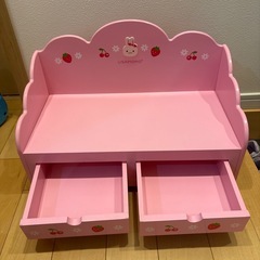 おもちゃのベビーベッドの画像