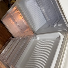 2-Door Refrigerator with Freezer (Top Freezer Type)の画像