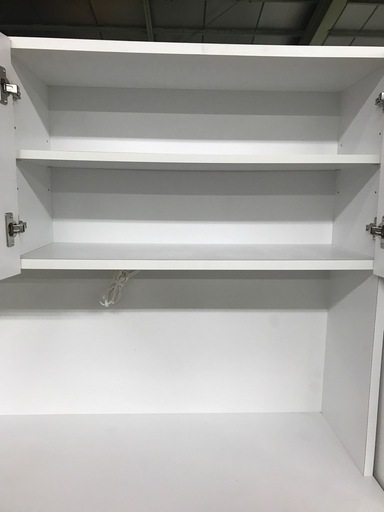 値下げしました！！　￥7980-→5980-　ジャングルジャングル貝塚店　レンジボード　食器棚　3枚扉　ホワイト　貝塚市　二色浜　リサ 中古】貝塚市の棚、シェルフを格安/激安/無料であげます・譲ります 