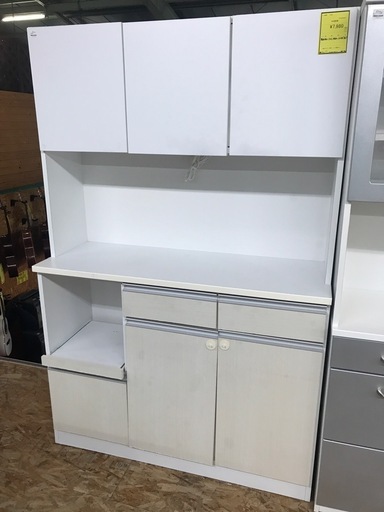 値下げしました！！　￥7980-→5980-　ジャングルジャングル貝塚店　レンジボード　食器棚　3枚扉　ホワイト　貝塚市　二色浜　リサ