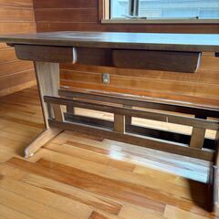 ダイニングテーブルの画像