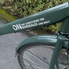 リサイクルショップどりーむ天保山店　No582 自転車　シティサイクル　２７インチ オシャレなマットカーキカラー🎵　状態良好🎵　ギア切替付き🎵　LEDライト付き♪　リアキャリア付き　チャイルドシートも装着できます♪の画像