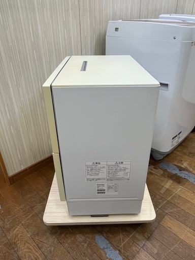 激安!! 色褪せあり大特価!! Panasonic 2019年 NP-TH3-W 電気食器洗い乾燥機 上位モデル ファミリータイプ