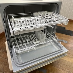 激安!! 色褪せあり大特価!! Panasonic 2019年 NP-TH3-W 電気食器洗い乾燥機 上位モデル ファミリータイプの画像