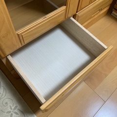 ガラス扉つき本棚の画像