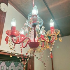 カラフル　ポップ　シャンデリアの画像