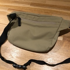 UNIQLOウエスト/ボディーバッグの画像