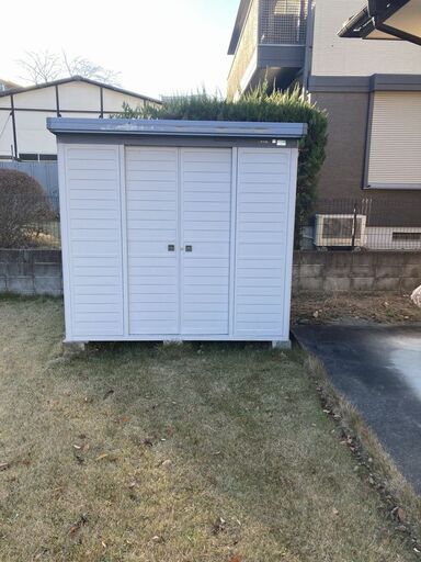 ヨド物置 中古 // 幅 約248cm × 奥行 約148cm × 高さ 約200cm （開口部 高さ 約180cm） 八王子