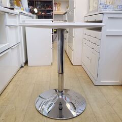 昇降式 カウンターテーブル ラウンドテーブル 円形 フリーテーブル 合皮 ホワイト 参考価格8000円◆横幅63cm奥行67.5～92cm高さ50cm◆買取帝国 朝霞店 配達可能の画像