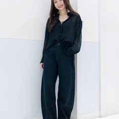 お値下げしました♪定価4990円ユニクロバギーカ－ブジ－ンズ&ネイビーコ－ト2点セットの画像