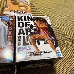 バンダイ製のモンキー・D・ルフィとモンキー・D・ガープのフィギュアセット。
の画像
