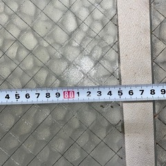 ワイヤー入りガラスの画像