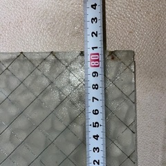 ワイヤー入りガラスの画像