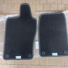 アストンマーティンDB11 フロアマット 運転席・助手席用の画像