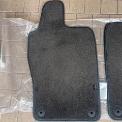 アストンマーティンDB11 フロアマット 運転席・助手席用の画像