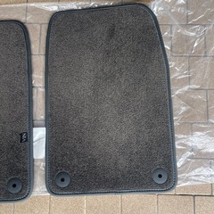 アストンマーティンDB11 フロアマット 運転席・助手席用の画像