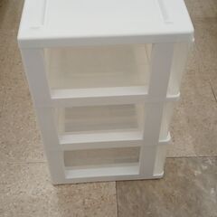 ★リユースのサカイ高崎店★TJ13795 株式会社コメリ 三段衣装ケース 白 H62×D40×W54 クリーニング済みの画像