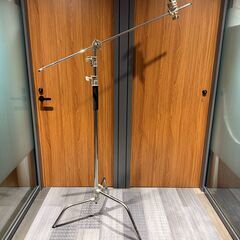 NEEWER Cスタンド センチュリースタンド ブームアーム付き プロ100%ステンレス鋼製 最大高さ320cm 撮影用ライトスタンド 頑丈 128cm保持アームと2グリップヘッド付属 スタジオモノライト、ソフトボックス、レフ板適用の画像