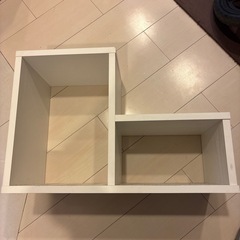 木の飾り棚の画像