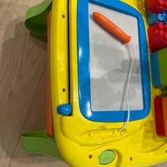 おもちゃテーブルの画像