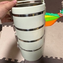 未使用のお弁当箱の画像