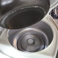 J1993【リユースのサカイ柏店】TIGER　タイガー　3合炊きマイコン炊飯ジャー　JAI-R551　ホワイト　2018年製　クリーニング済み　参考価格10,978円の画像