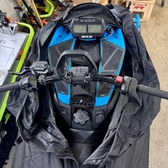 こりゃ便利！！新品ARCTIC CAT用カバー　スノーモービル の画像