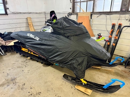 こりゃ便利！！新品ARCTIC CAT用カバースノーモービル (さかなまん