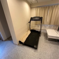 【引き取り者決定】無料🆓！テレビ収納　本棚　ランニングマシンの画像