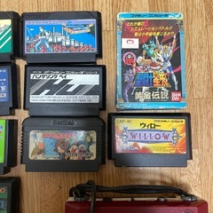 ファミコン本体と
ゲームソフトのセットの画像