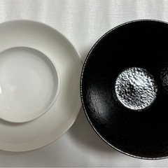 陶磁器の皿の画像