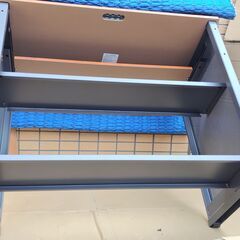 世田谷区近辺配送可能　サンワダイレクト パソコンデスク 幅90cm キーボードスライダー キャスター付き 在宅勤務 100-DESK065　上棚は5cm間隔で5段階の高さ調節が可能の画像