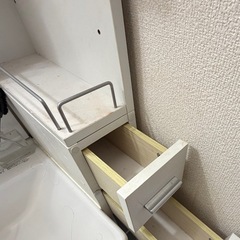 キッチンや洗面所等の隙間収納棚の画像