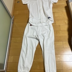 野球練習着と野球練習靴の画像