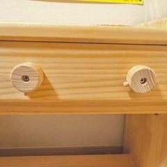 子供のおままごと用のデスク、チェアのセットです。の画像