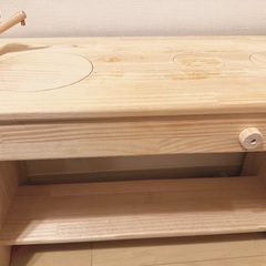 子供のおままごと用のデスク、チェアのセットです。の画像