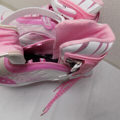 【未使用品】ローラースケート　インラインスケート　女の子向け　ピンク　サイズ調整式　Lサイズ３９～４２　サイズ調整式（24.5cm～26cmぐらい）　【非対面取引です】の画像