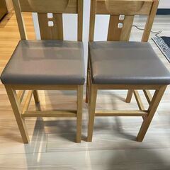 カウンターチェアー2脚2,000円で譲ります。の画像