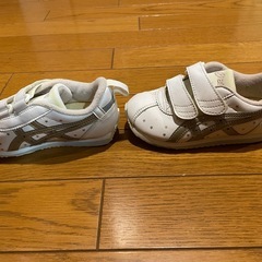asics キッズ　スニーカー
16.5cmの画像