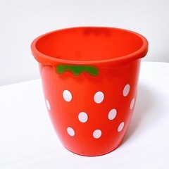 【いちご柄大好きさん必見！】いちごシリーズ（ゴミ箱、片手桶、バスケット、フタ付き小物ケース、ソープディスペンサー）の画像