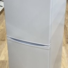 冷蔵庫【配達無料お届け設置出来ます💫都内近郊🚚】✨アイリスオーヤマ製✨142ℓ容量✨除菌クリーニング済の極美品✨他にも冷蔵庫.洗濯機.電子レンジ.オーブン電子レンジ.炊飯器.テーブル&椅子.机&チェアー.ベット&マットレス.ドレッサーなど多種多様な美品が有ります✨お気軽にお問い合わせ下さい💫の画像