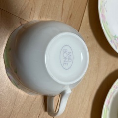 無料　ティーカップと皿の画像