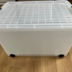  （お取引中）お値下げ　クリアボックス　キャスター付き（コマ付き）の画像